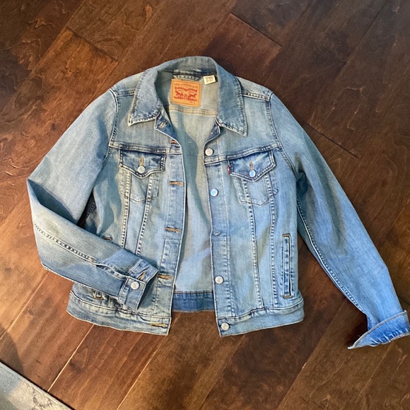 Levi’s Jean Jacket - Picture 1 of 3